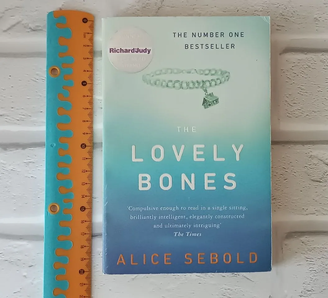 "The lovely bones" (by Alice Sebold) - "Милые кости" (Элис Сиболд) 📚