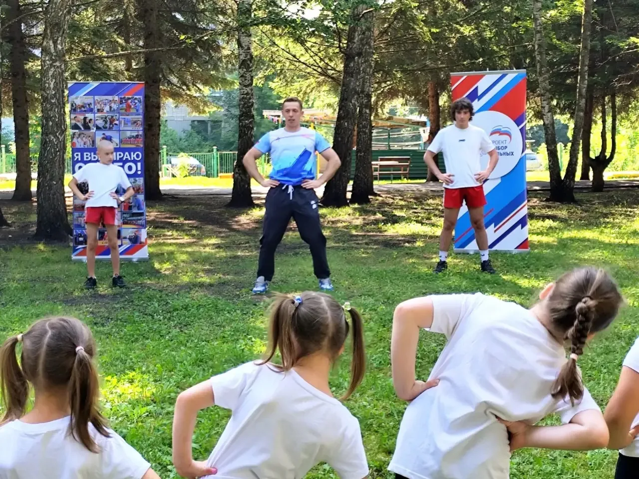 Праздник спорта в «Катюше»: энергия чемпионов и объятия белого медведя! 💪

В нашем детском саду №19