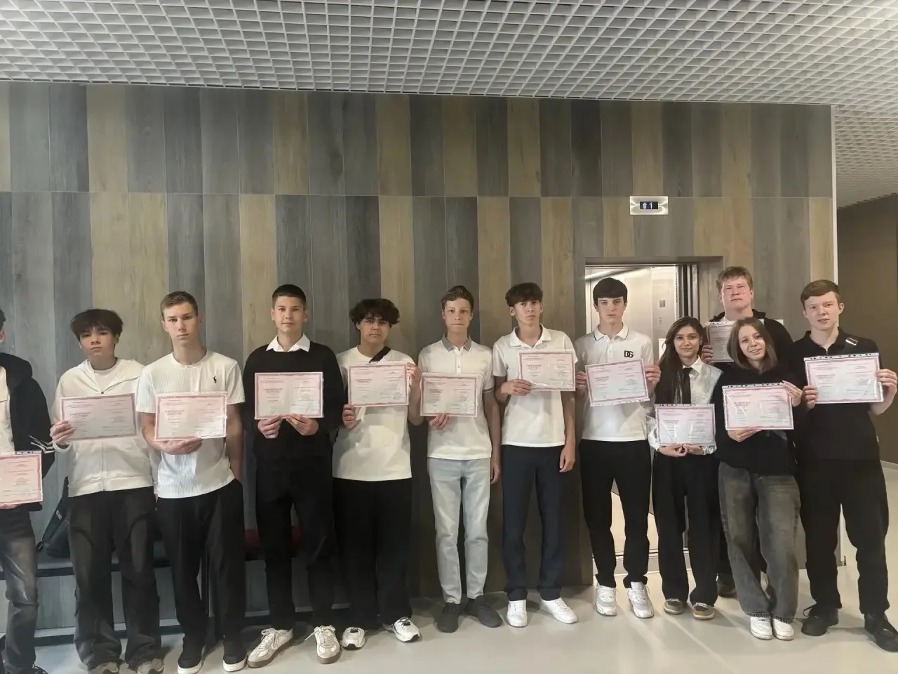 🎓 Наши старшеклассники сделали уверенный шаг в профессию!

1 июля состоялась торжественная церемони