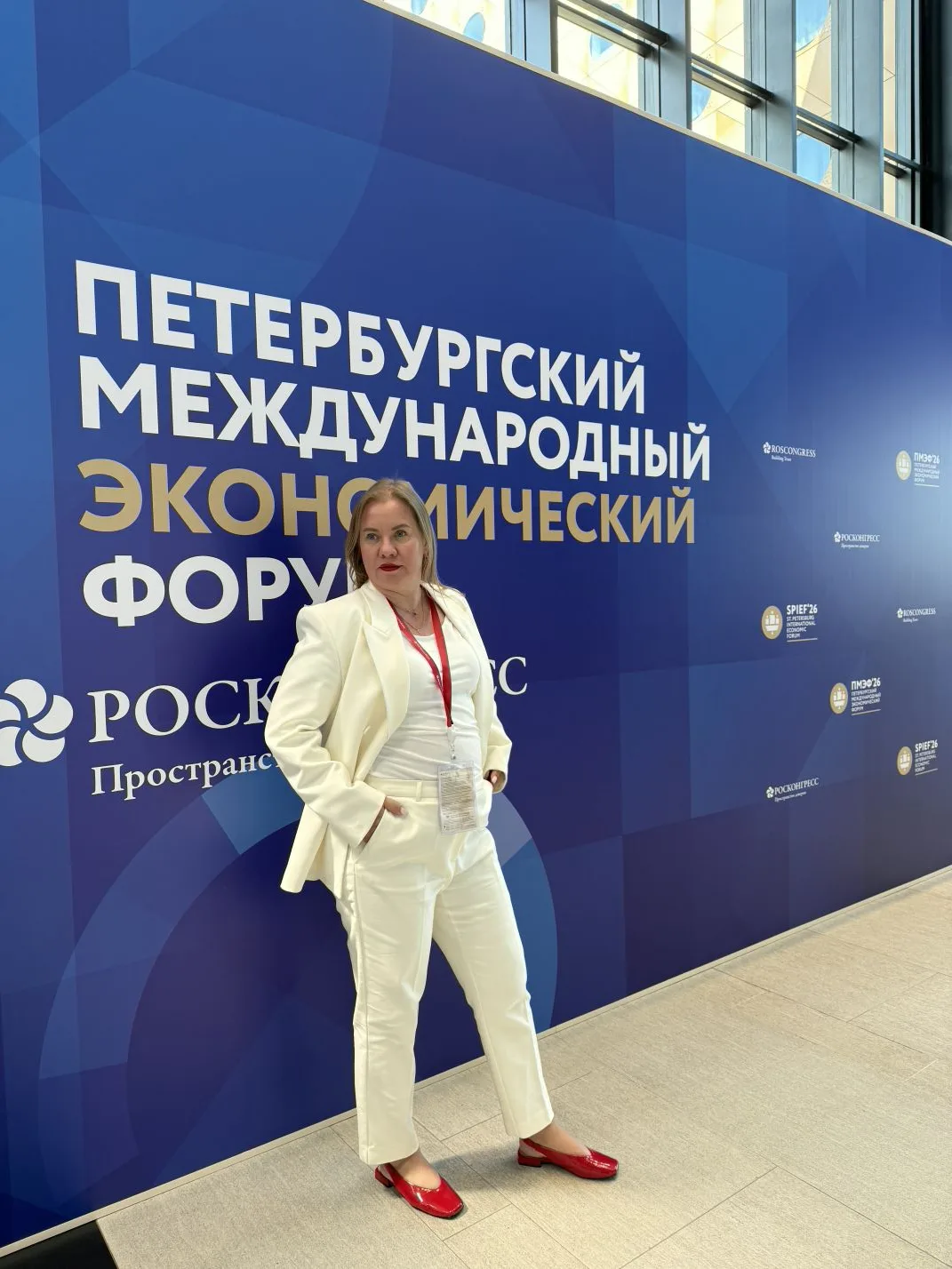 ПО СЛЕДАМ ПМЭФ: ВОЗДУХА НЕТ, НО ВЫ ДЕРЖИТЕСЬ 🪟💊