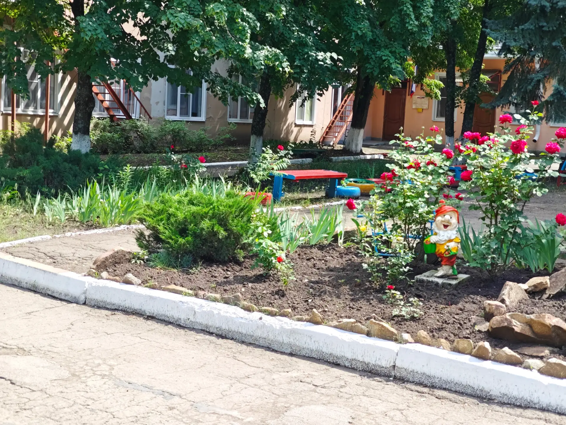 ЭКО-ДЕТСТВО: УЧИМСЯ ЛЮБИТЬ С КОЛЫБЕЛИ🌺
Знаете, где рождается доброта и ответственность? Не в учебни