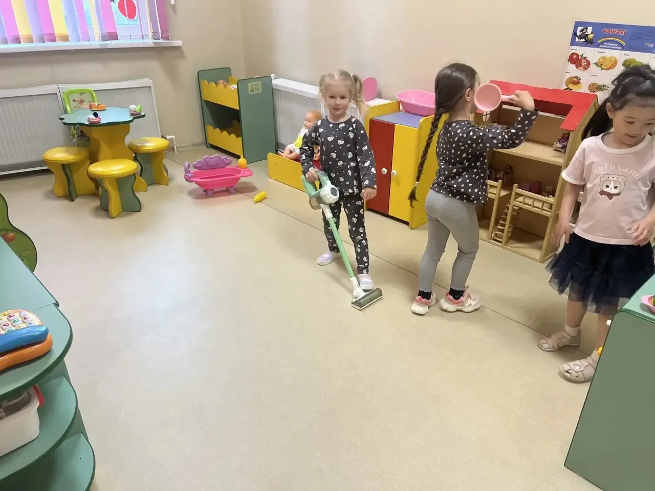 🍽️ Школа гостеприимства: как мы ждали гостей в средней группе 👧🧸

Ребята из группы «Неваляшки» 🪆