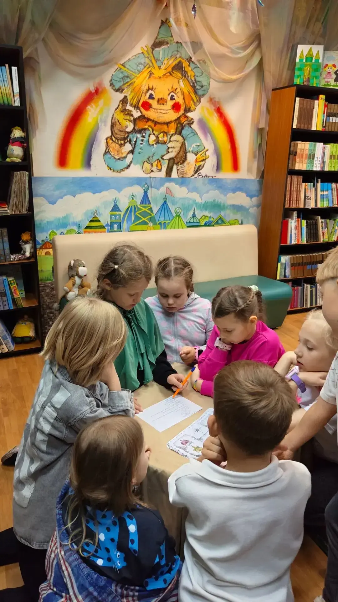 📚 На прошлой неделе ребята из летнего клуба «Каникулы с пользой» посетили библиотеку и отправились 