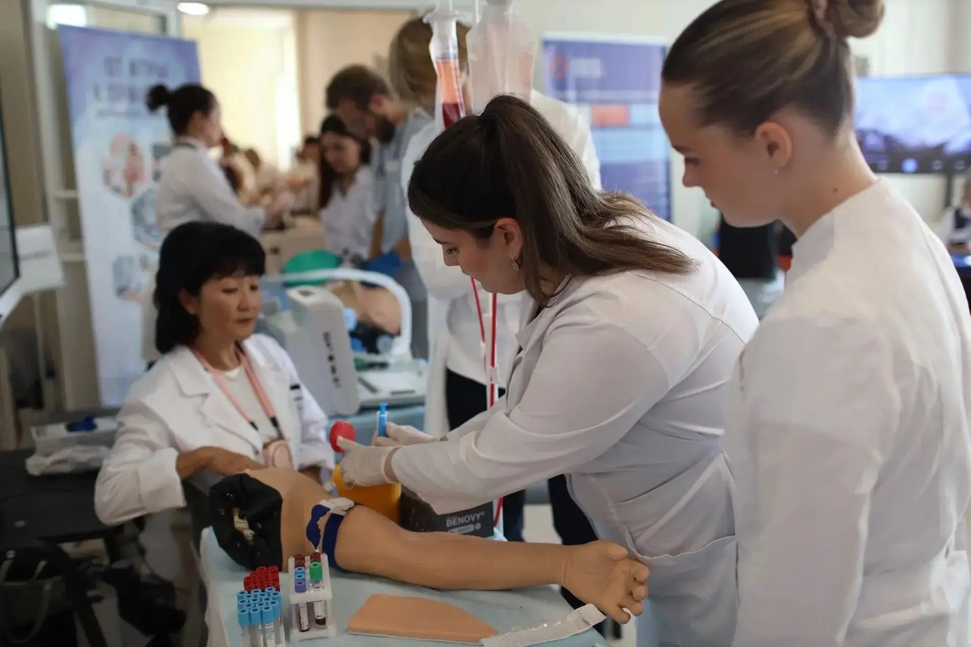 Преподаватели Саратовского областного базового медицинского колледжа  провели мастер-кл...