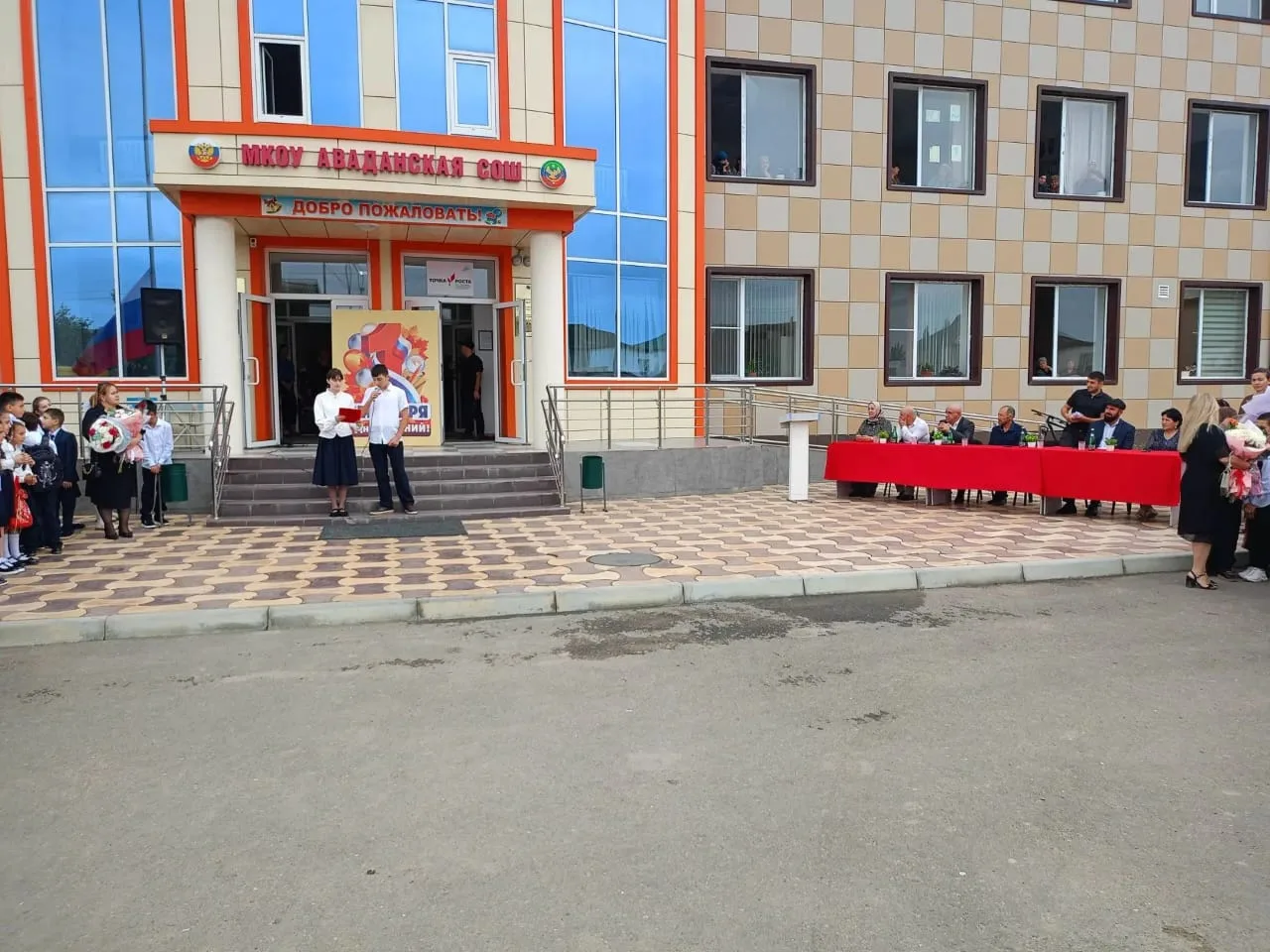 Сегодня в школах Докузпаринского района прозвенел первый звонок, ознаменовав начало нов...