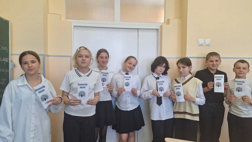 📍Акция «Здоровый выбор — наше будущее»  14 мая в школе прошла акция ко Дню борьбы со СПИДом.   Учени