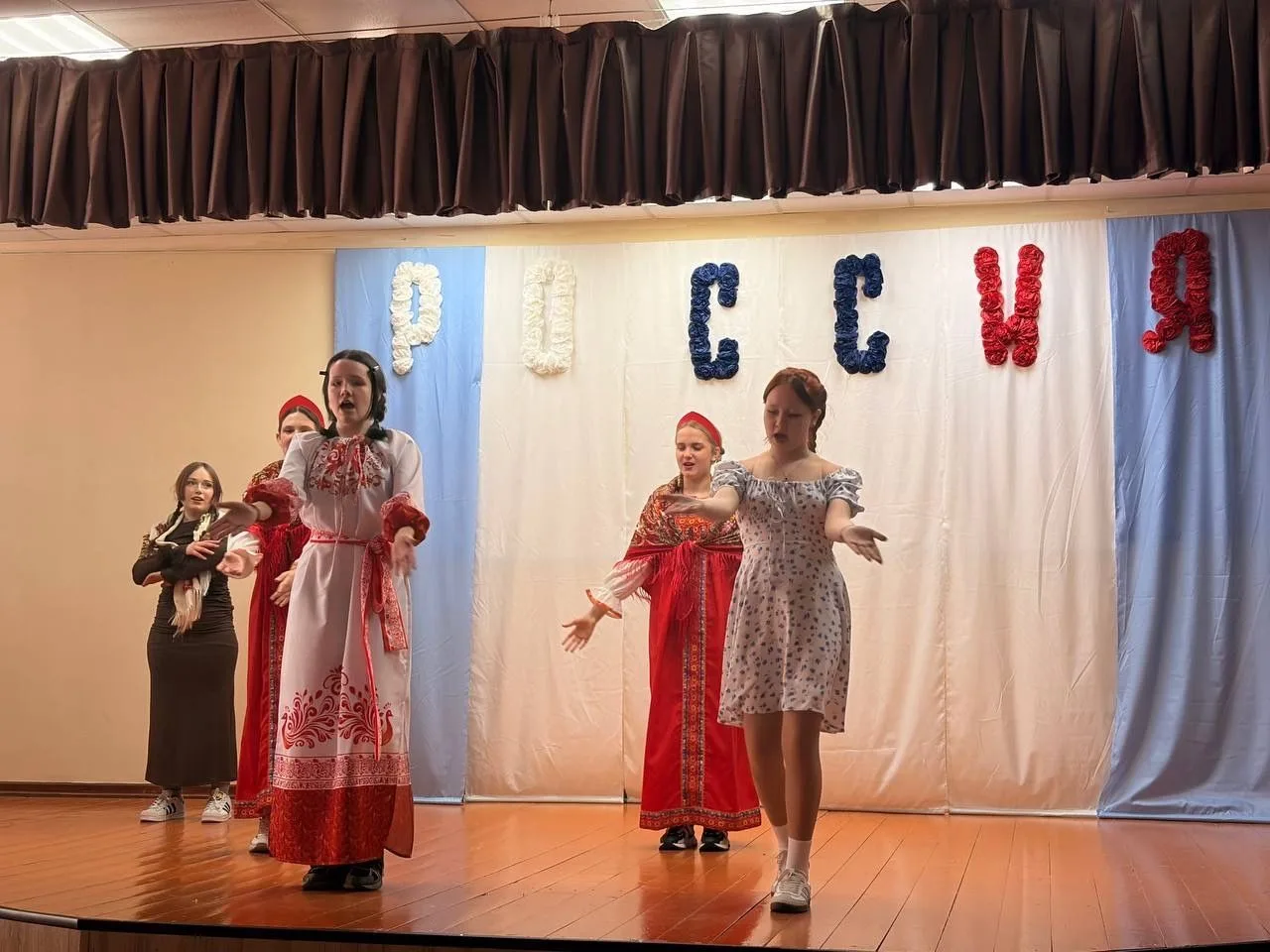 🎶 17 и 18 февраля в Еткульской школе прошли отборочные этапы фестиваля военно-патриотической инсцени