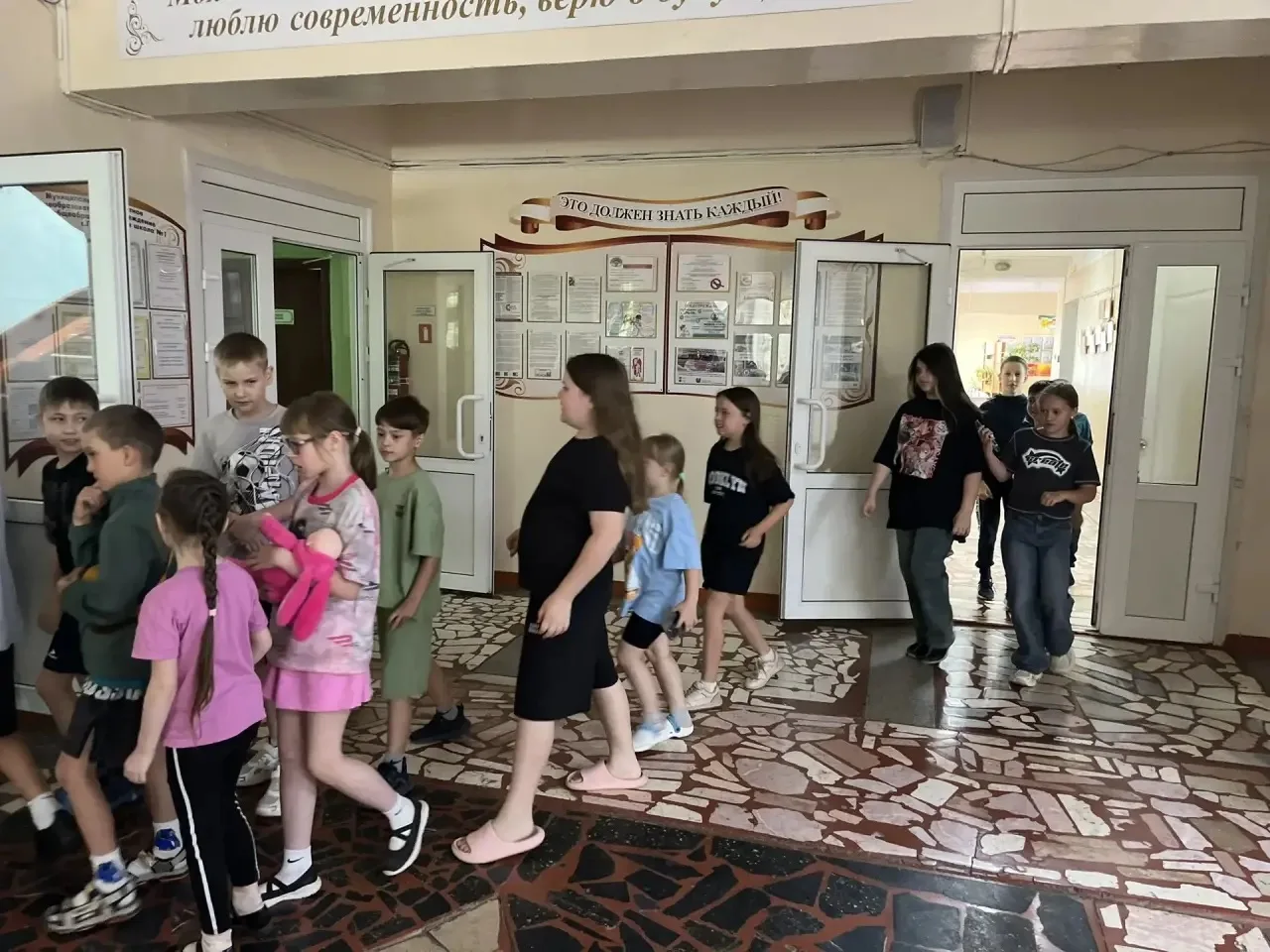 ⚠️ Тихо, но чётко. Сегодня в лагере «Муравейник» — день безопасности. Ребята отработали эвакуацию: н