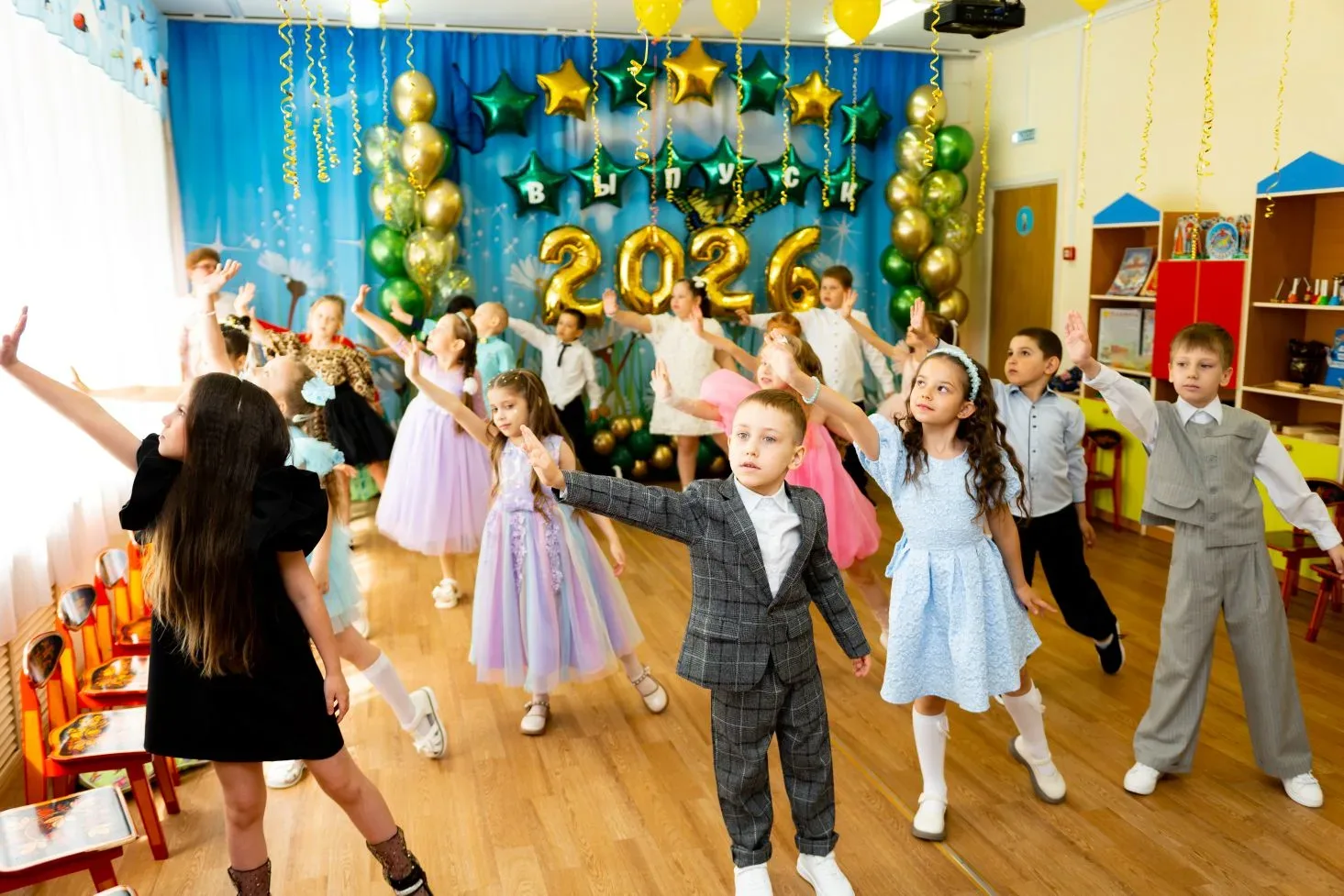 🎓 Выпускные позади, а тёплые моменты остаются с нами 💛

Дорогие друзья! Все выпускные праздники уж