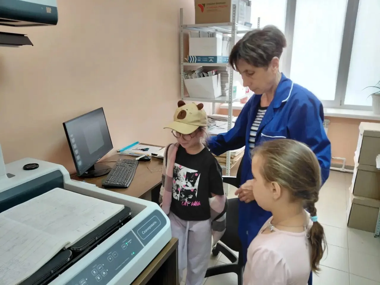 Сегодня у нас было невероятно интересное утро! Наша дворовая площадка побывала в Архиве. Дети узнали