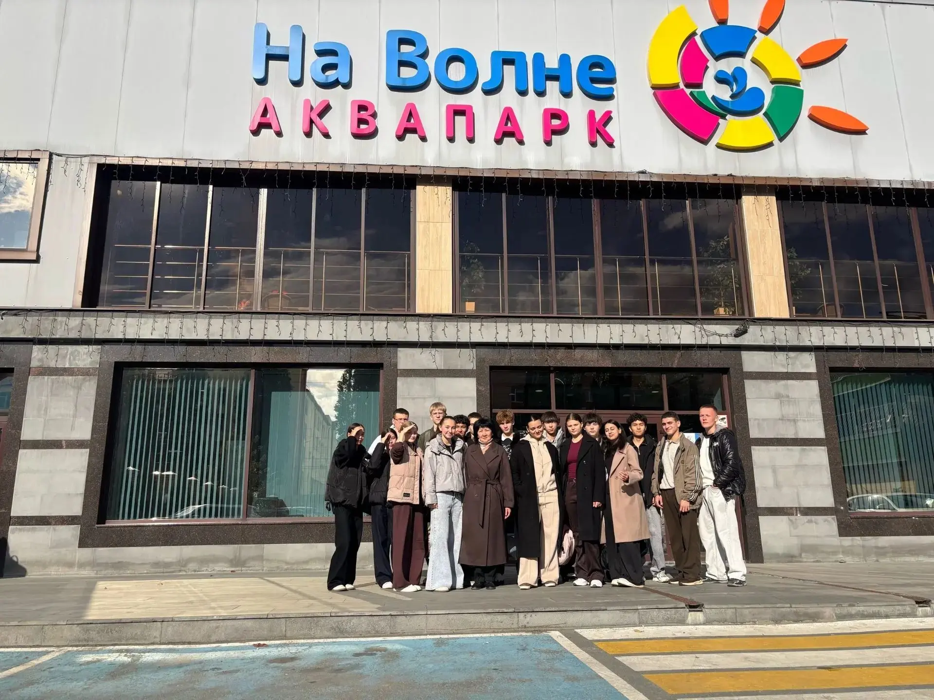 🌊🌊🌊Пока за окном холодный осенний ветер срывает пожухшие листья, ученики 11 класса, ...