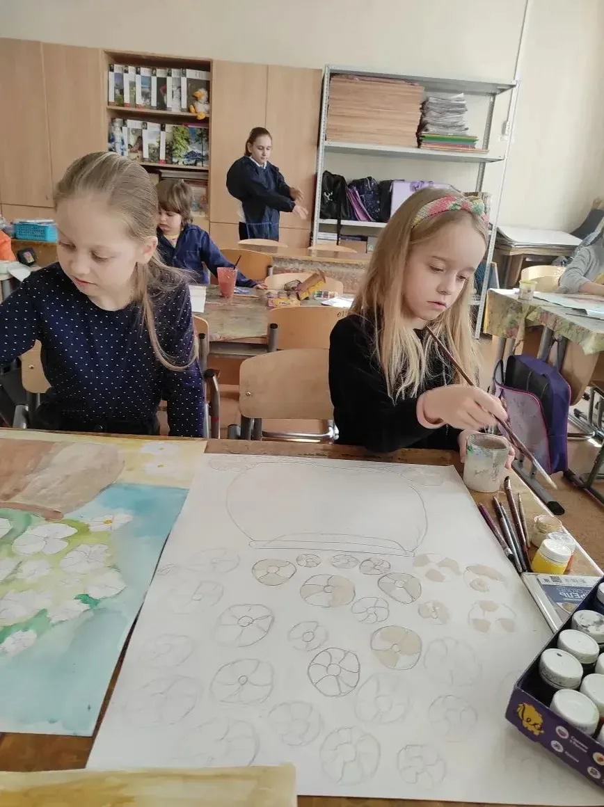 Волшебная кисточка 🎨  🌸С чем еще ассоциируется приход весны, если не с оживающей природой и яркими ц