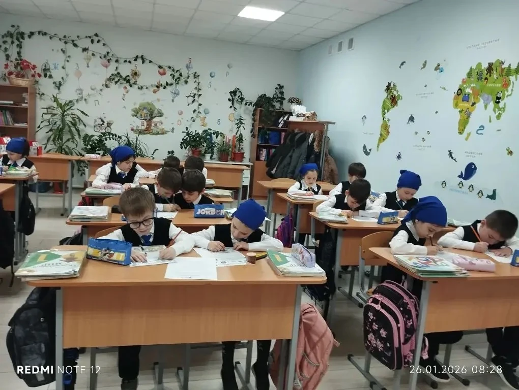 Сегодня первый урок в нашей школе традиционно начался с занятия «Разговор о важном». Темой встречи с