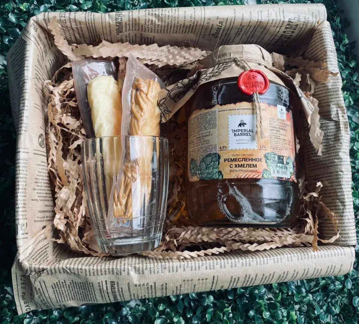 Ремесленное пиво с приятной мягкостью во вкусе. Смесь разных сортов хмеля дарит напитку сложенный хм