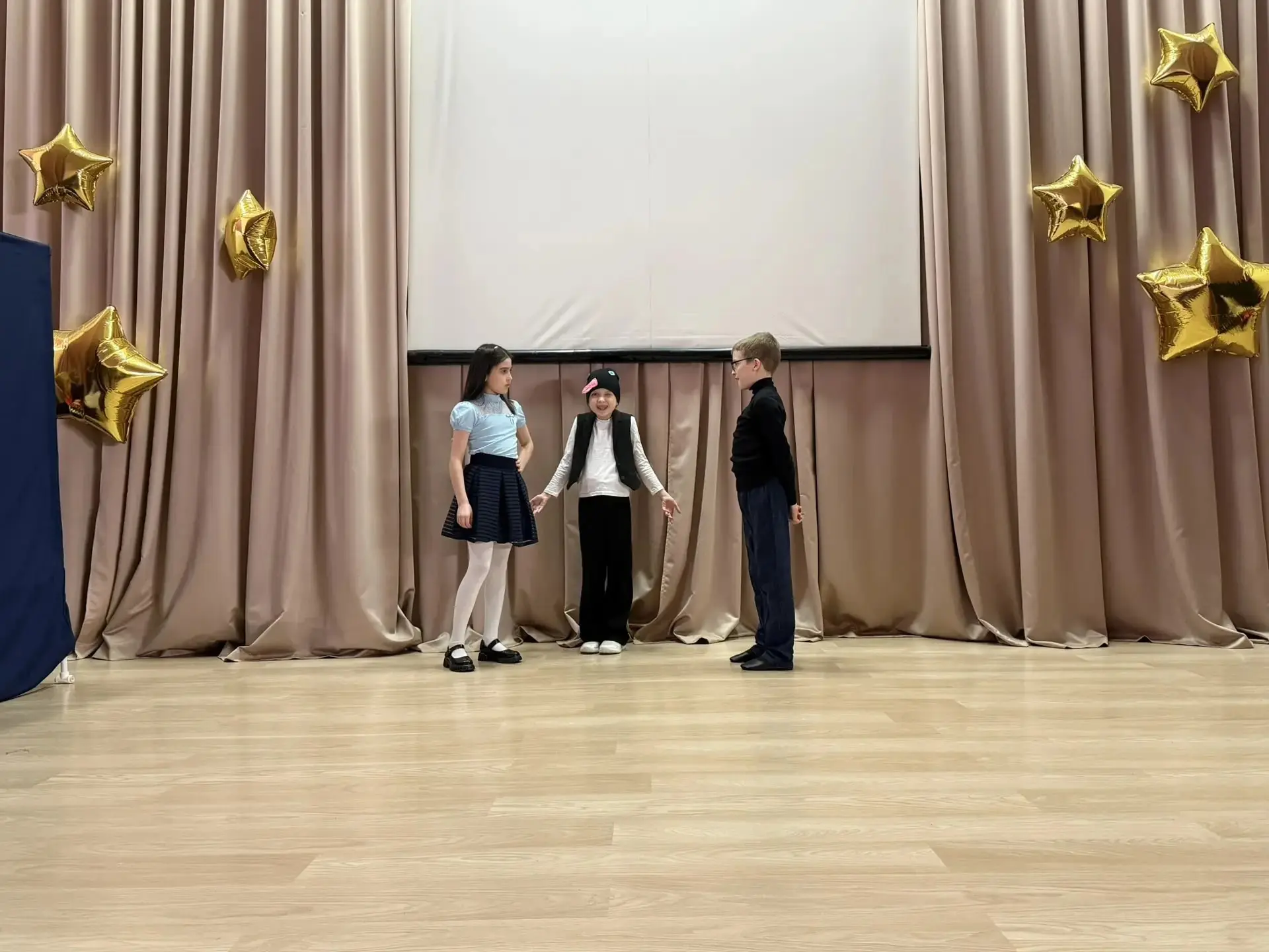 🎭 Театр, где главные режиссёры — дети: итоговый проект одиннадцатиклассника  В нашей школе продолжае