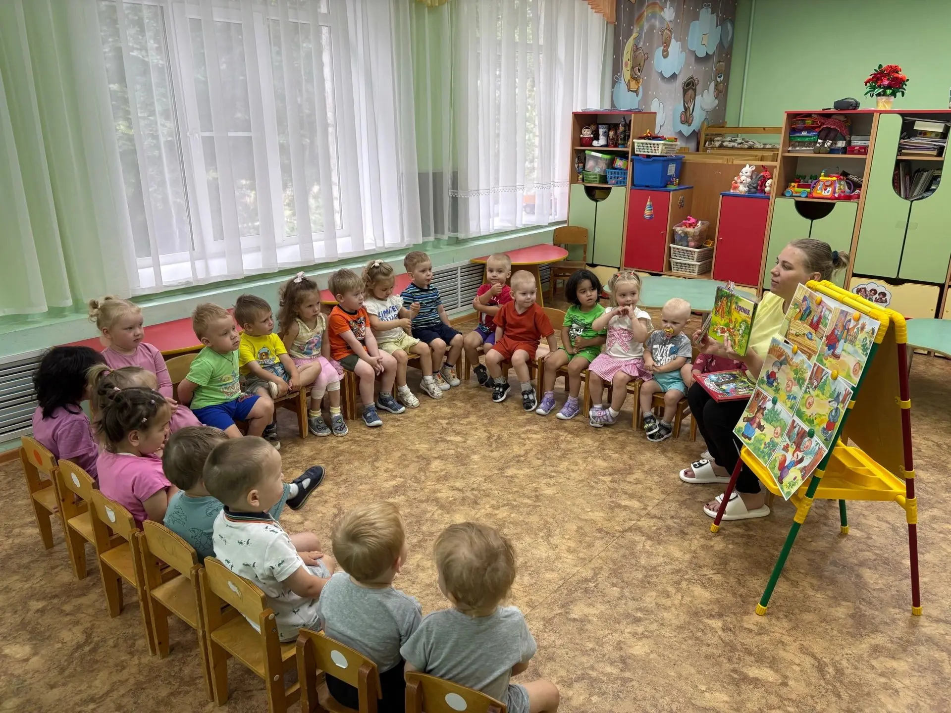 В первой младшей группе прошла чудесная «Книжкина неделя». Вместе с детьми мы открыли дверь в удивит