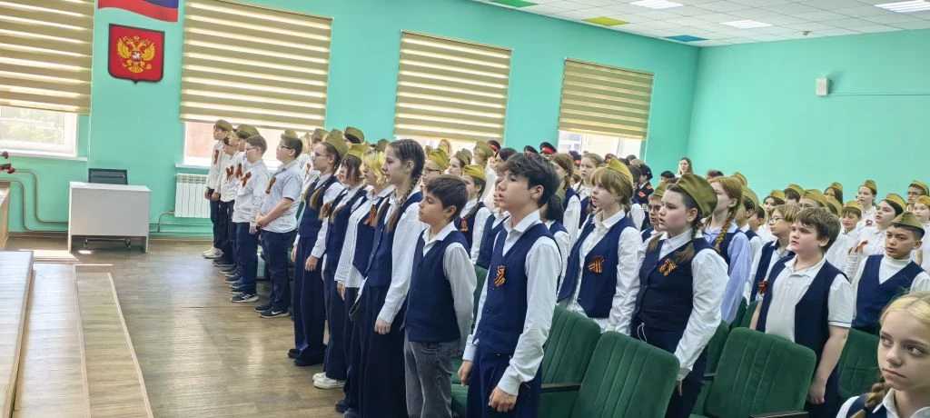 Сегодня в нашей школе завершился ежегодный фестиваль песни «Во славу Родины поём!». Это событие стал