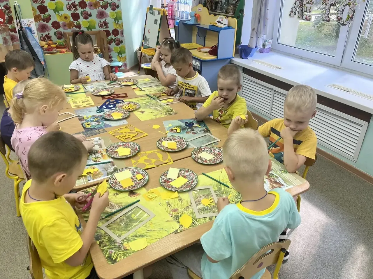 🤩Сегодня второй день «Разноцветной недели», он был посвящен ЖЕЛТОМУ  цвету. 
В течение дня дети был