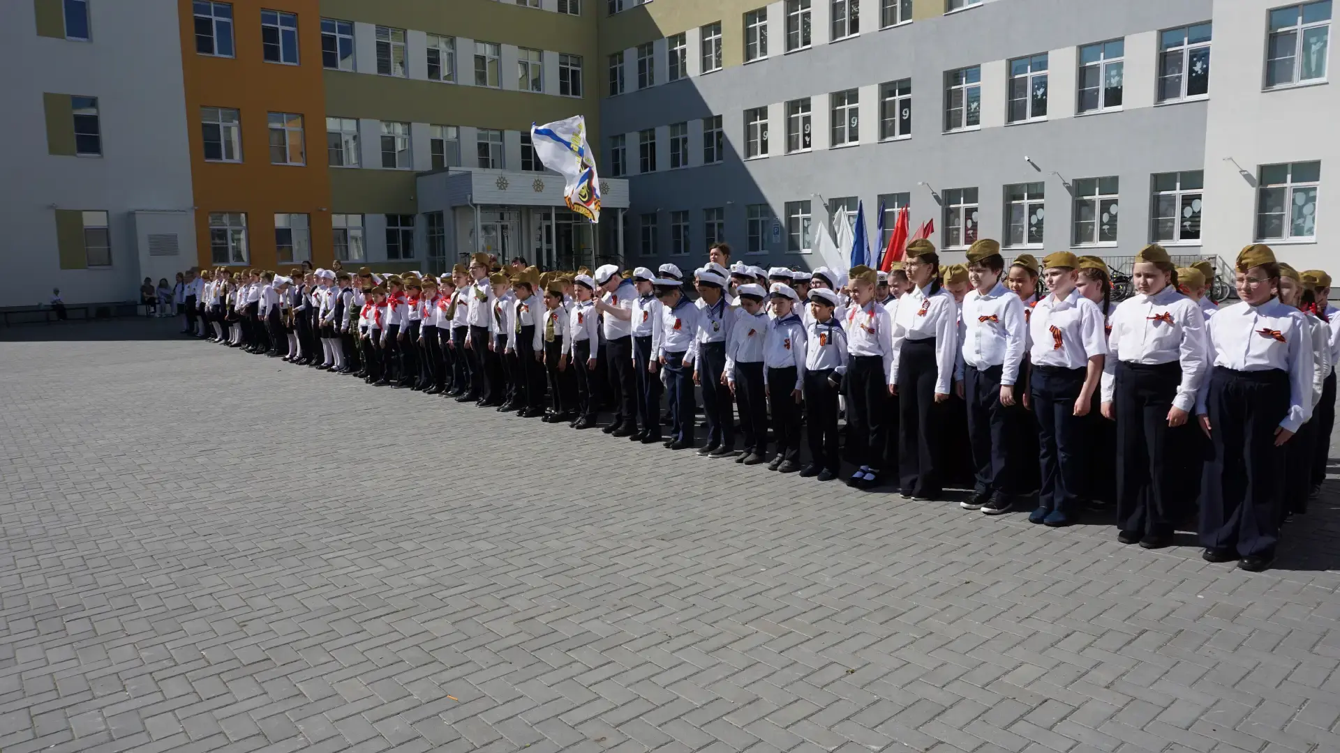 🌟 Внимание! Смотр строя и песни в начальной школе  6 мая на базе нашей школы прошло одно из самых зр