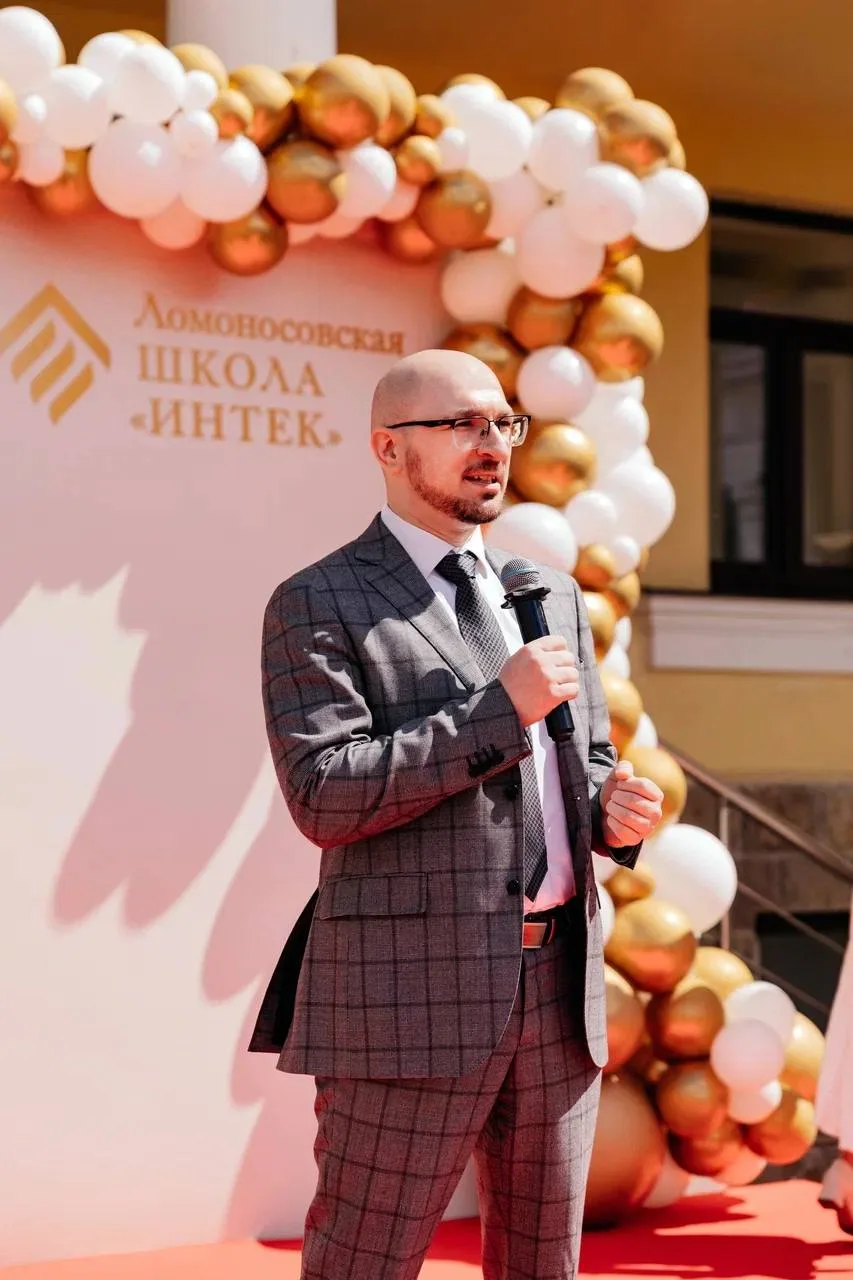 Последний звонок в загородной Ломоносовской школе «ИнТек»: праздник, где детство прощае...