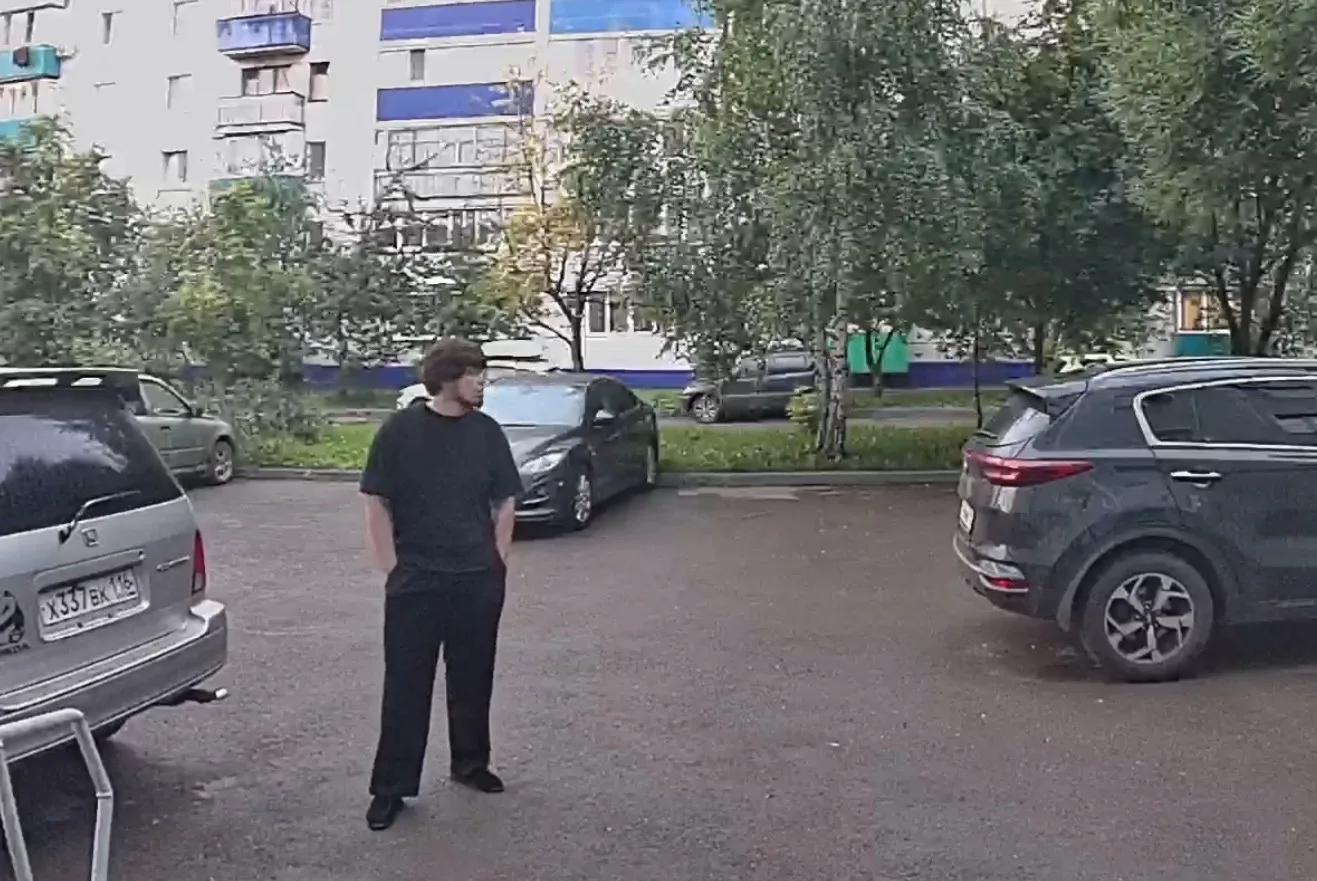 Спасибо большое, молодой человек, за то, что не прошли мимо и уберегли моего братишку. ...
