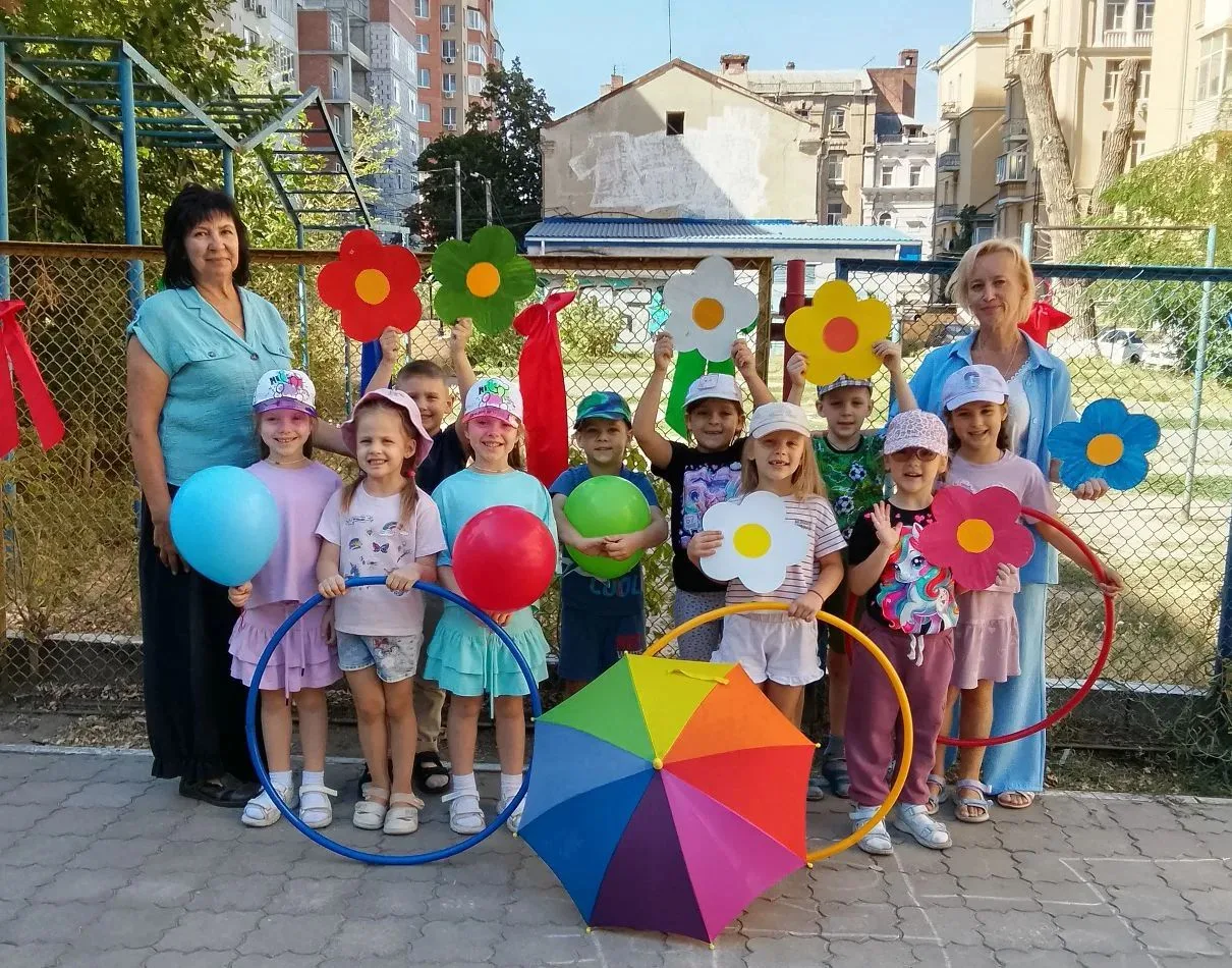 "Разноцветный зонтик лета" пролетел сегодня, 31 августа, над педагогами и воспитанникам...