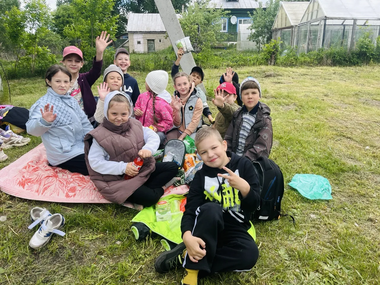 📚В завершении учебного года мы с детьми решили устроить небольшой пикник прямо возле ш...