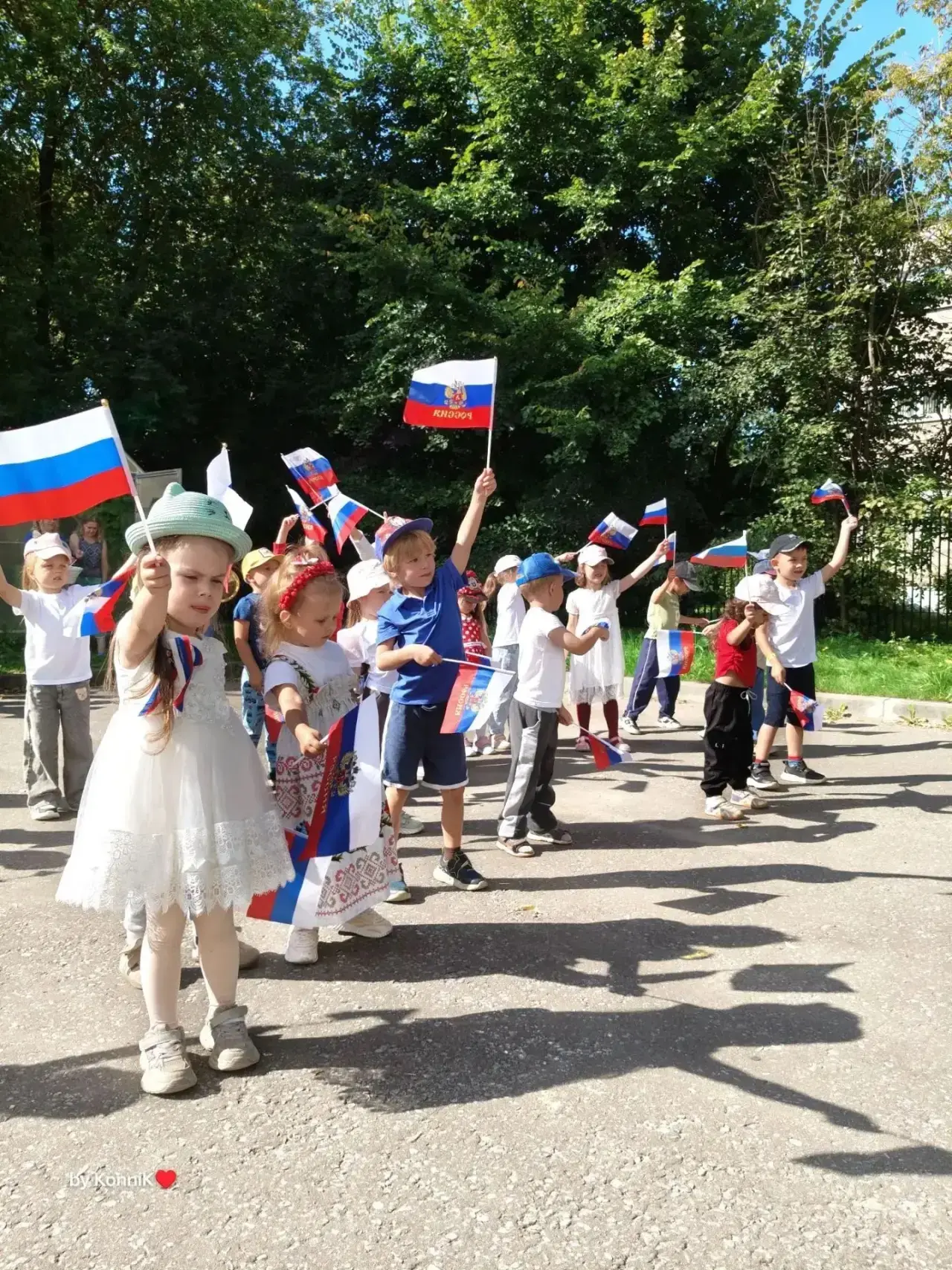 🇷🇺 Мы сегодня в честь Дня флага