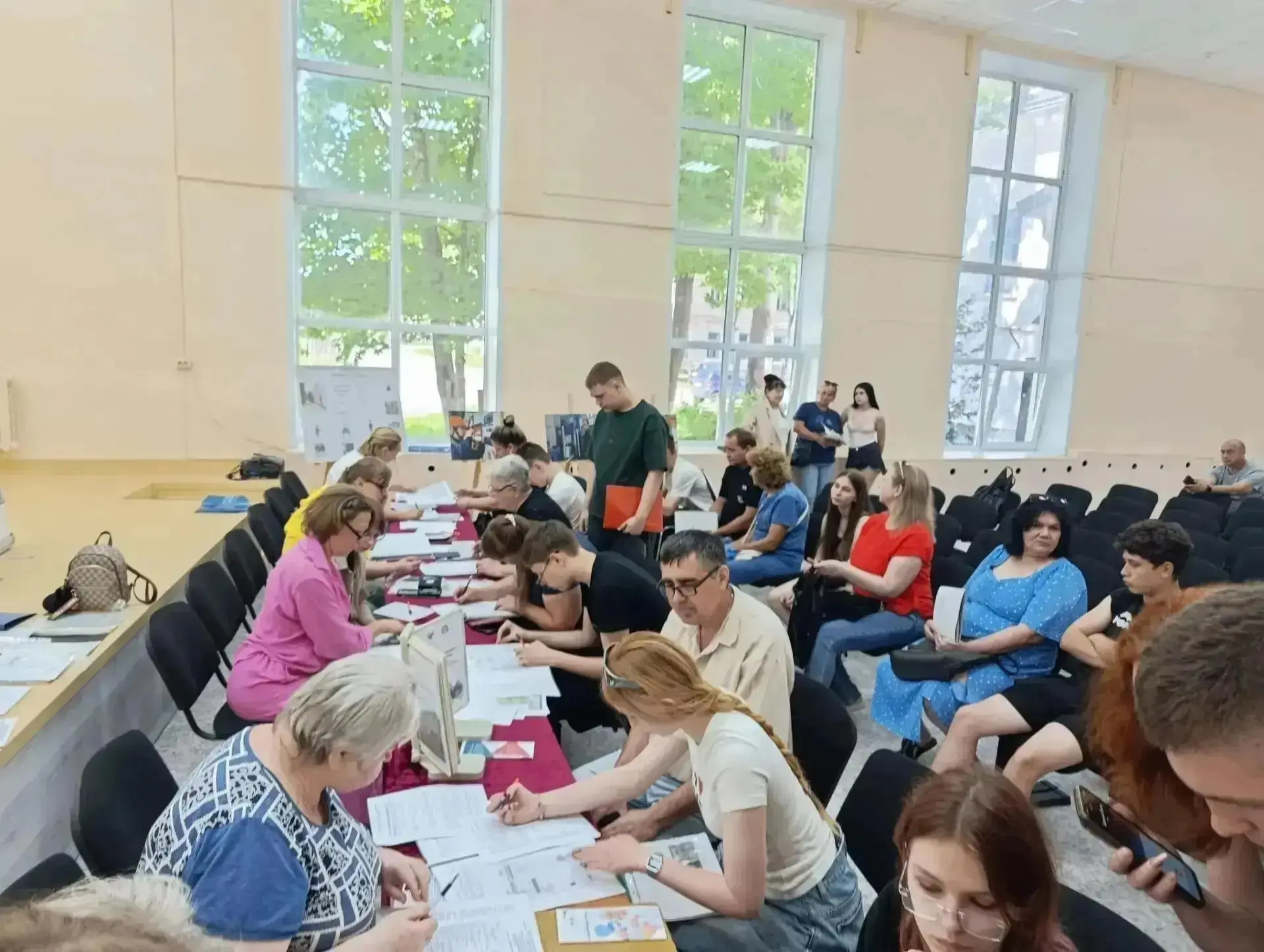Виталий Королев: более 200 выпускников 9-х классов подали документы, не выезжая за пределы своих окр