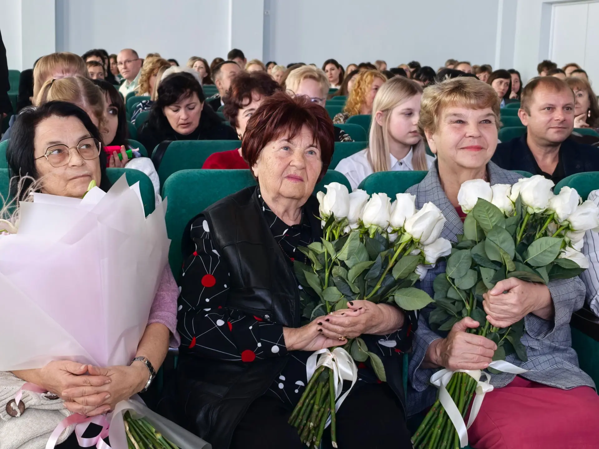 Сегодня в нашей стране отмечается День учителя.