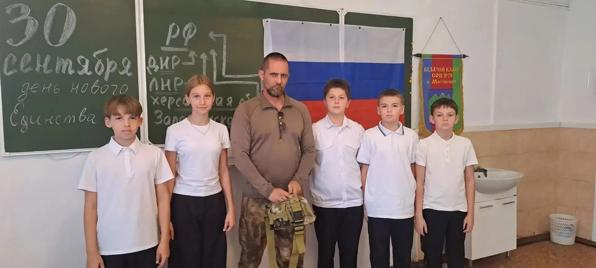 🇷🇺 «Ваши письма мы носим у самого сердца»: боец СВО провёл урок мужества в 28-й школе