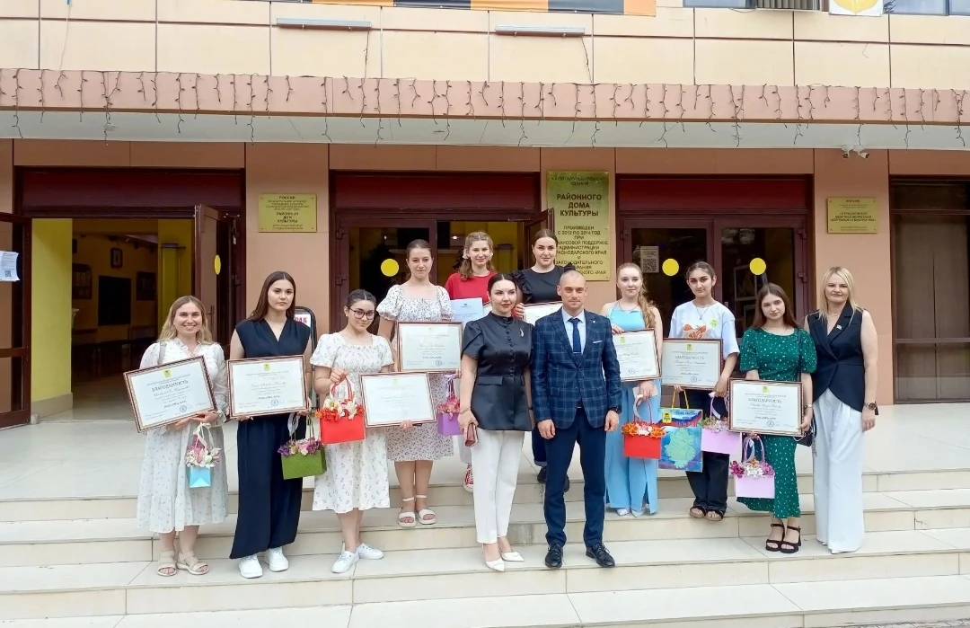В районном доме культуры 3 июля прошел праздничный концерт "День молодёжи" с награждени...