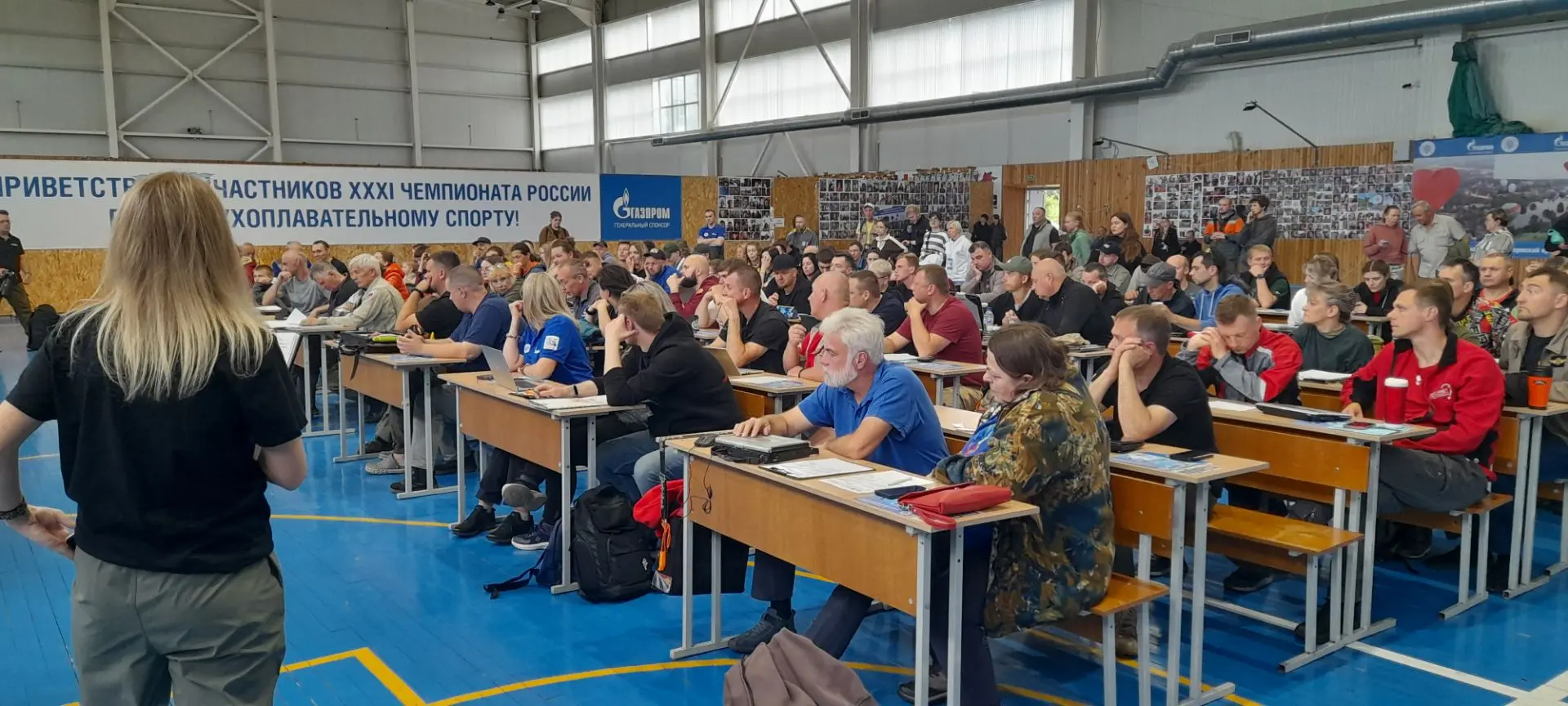 Продолжается брифинг по вечернему, второму спортивному полёту.