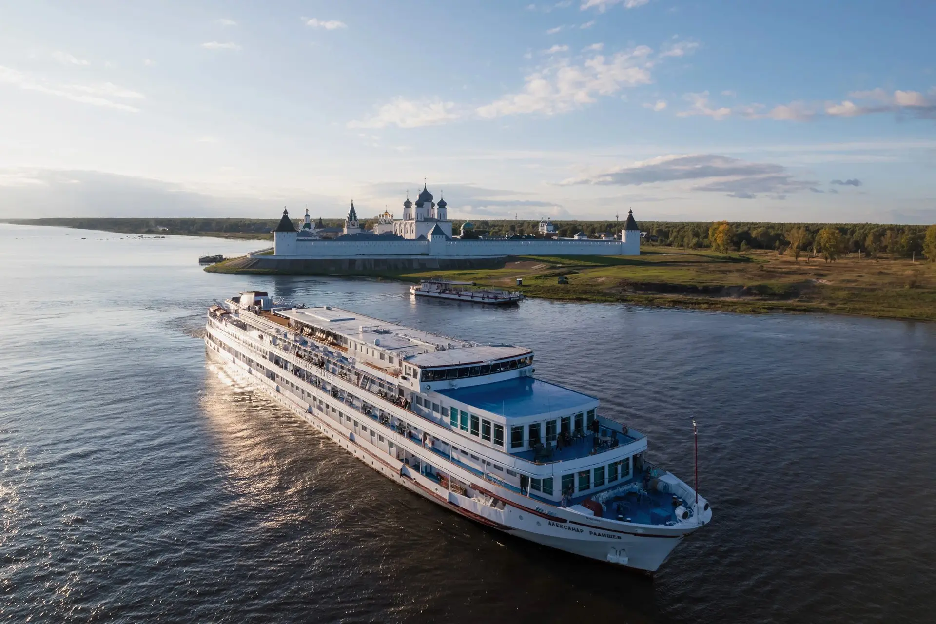 Речные путешествия снова в моде 🚢

Когда-то реки были главными дорогами страны — по ним возили хлеб