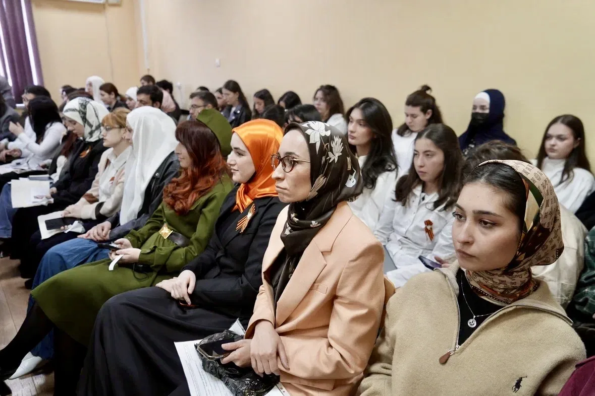 В КЧГУ прошёл круглый стол «Психология Победы: ресурсы стойкости»  В Карачаево‑Черкесском государств