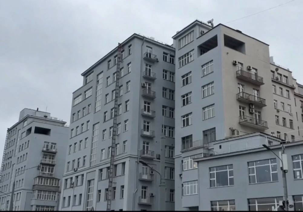 🏗️ На Доме на набережной сняли часть лесов