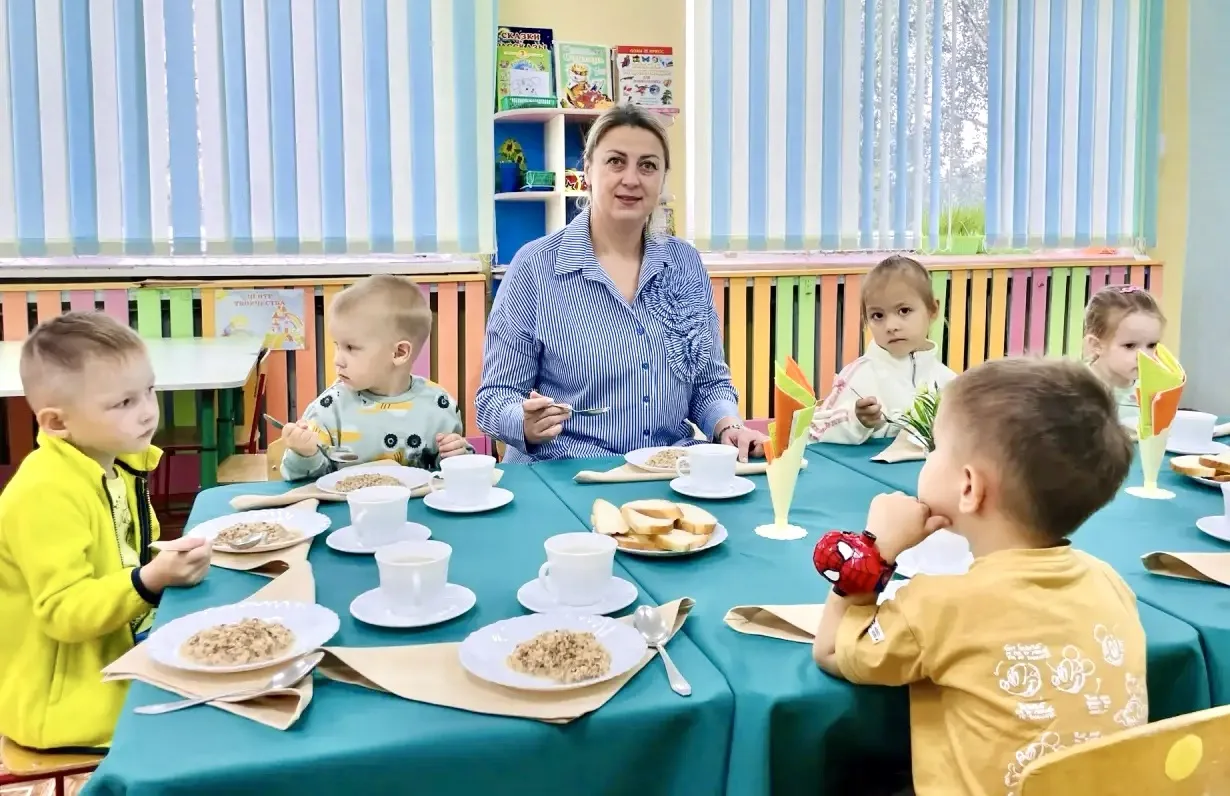 ☕️ Утренний прием пищи вместе с заведующим!