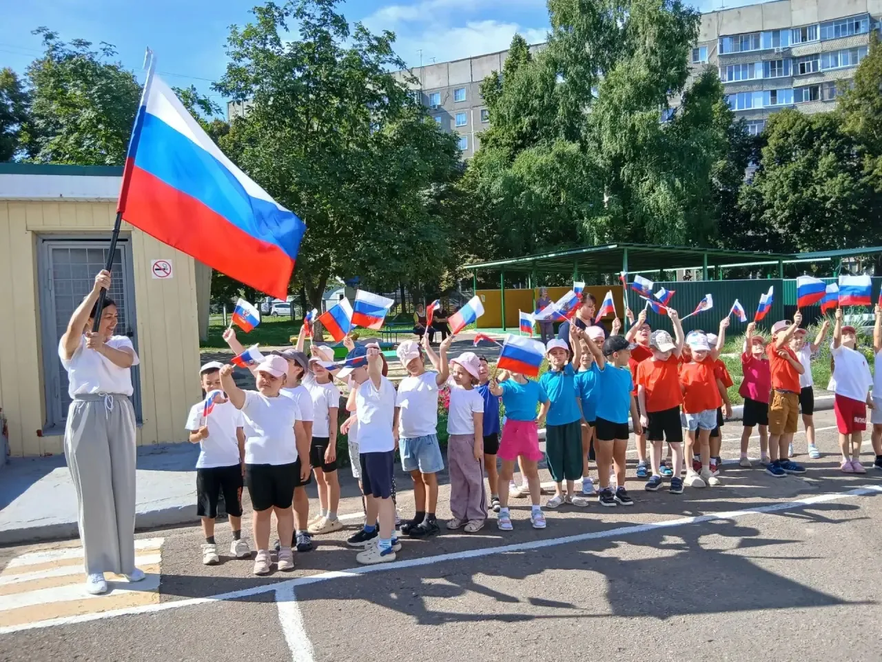 В честь Дня Государственного  флага Российской Федерации мы устроили для ребят настоящи...