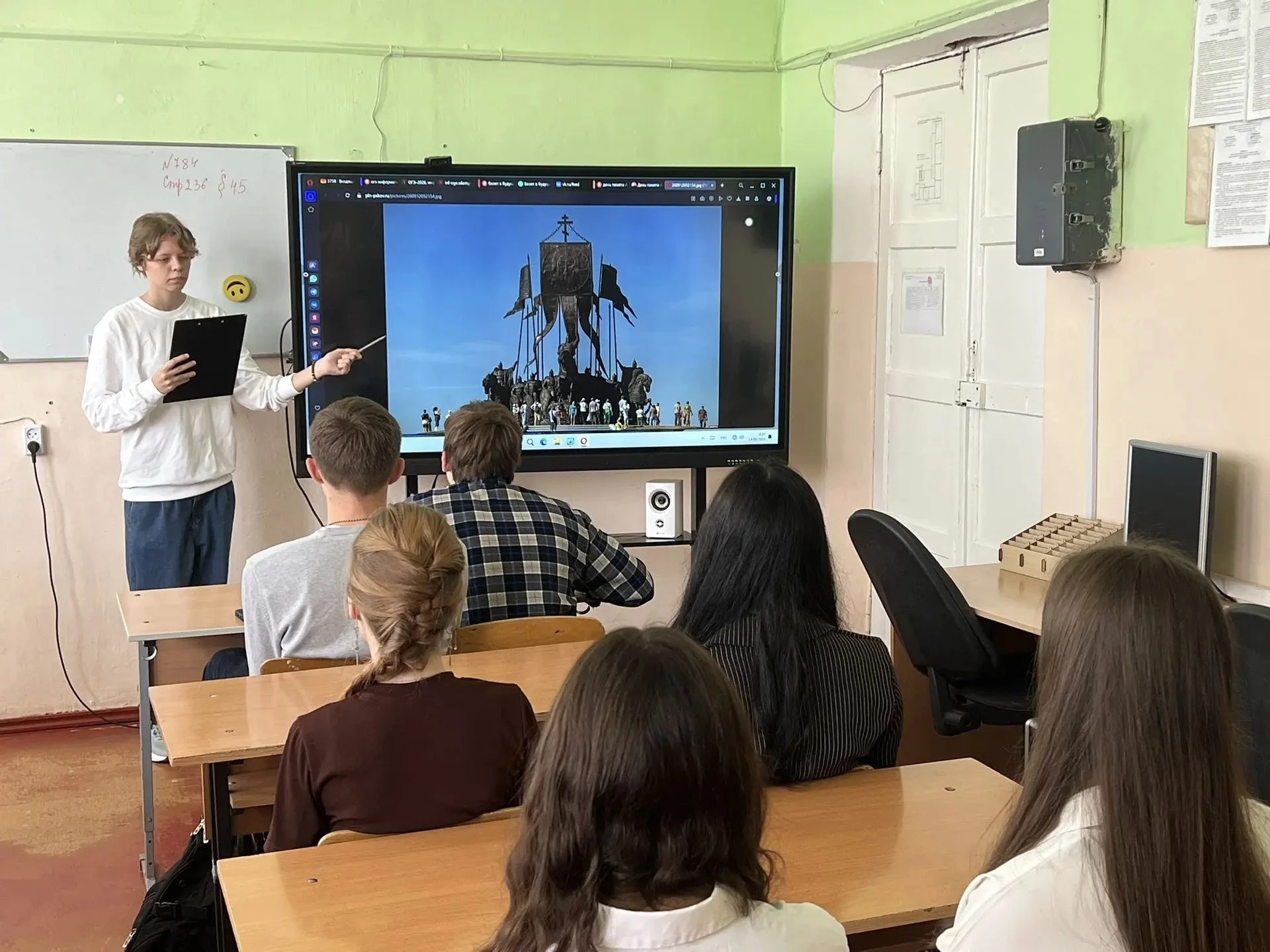В нашей школе прошла серия классных часов, посвящённых памяти святого благоверного княз...