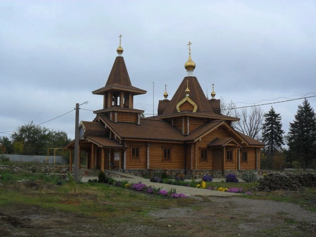 В Каменске-Шахтинском дотла сгорел храм Андрея Первозванного. 

Сообщение о пожаре поступило в МЧС с
