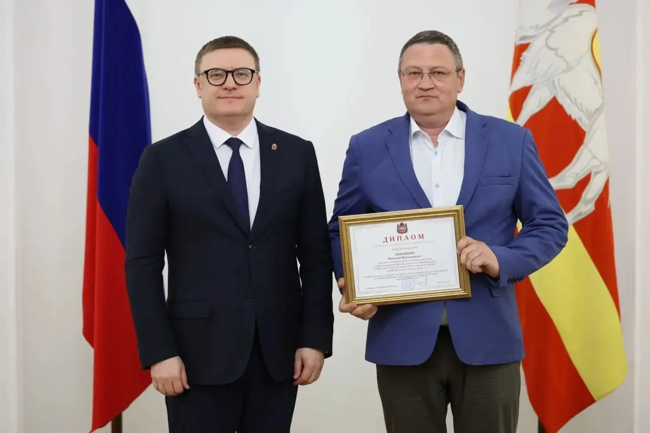🩺Алексей Текслер вручил награды лучшим медицинским специалистам Челябинской области

Губернатор Чел