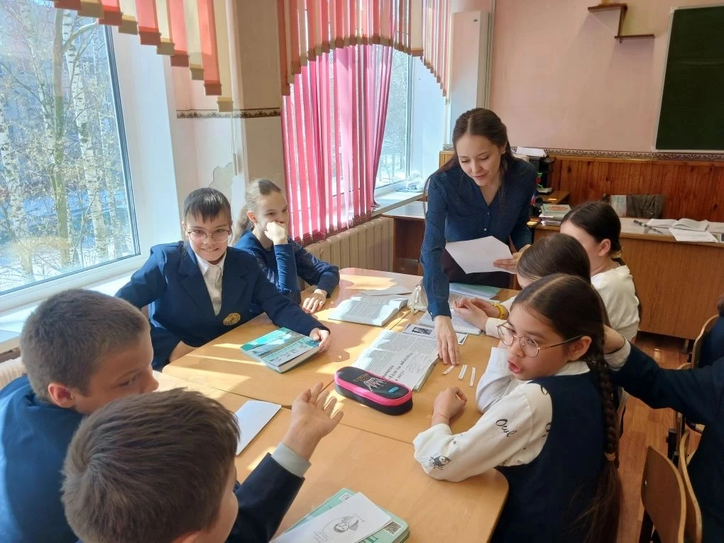 Неделя молодого педагога продолжается🧑‍🏫  Сегодня открытый урок литературы в 5 классе провела Георг