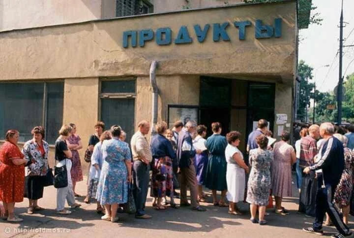 Фраза “я за вами буду” тогда была почти обязательной частью очереди.

Знакомо? 👍❤️