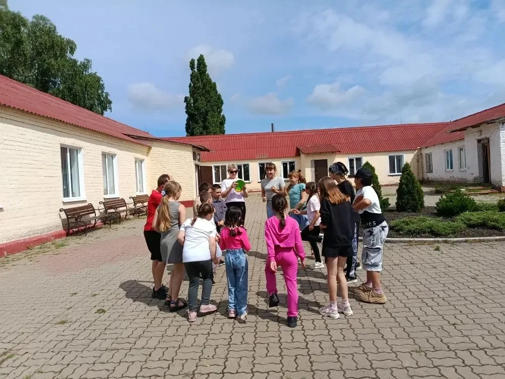 Для учащихся МБОУ «Ровеньская ООШ» прошло соревнование «Пешеходы-скороходы», где учащиеся проверяли 
