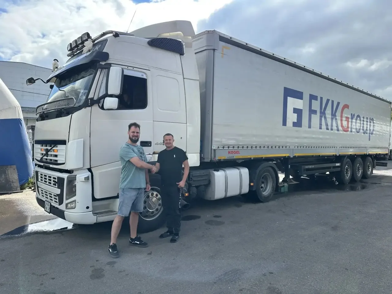 🚛 Полуприцеп Kogel Cargo S24 отправился к своему новому владельцу! 🎉