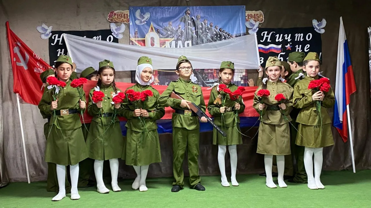 Этот День Победы порохом пропах  Этот праздник с сединою на висках  Это радость со слезами на глазах