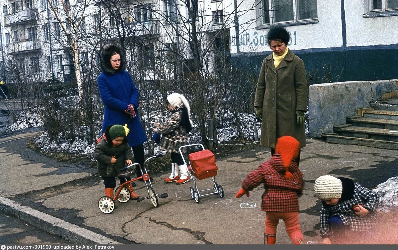 Улица Красных Зорь