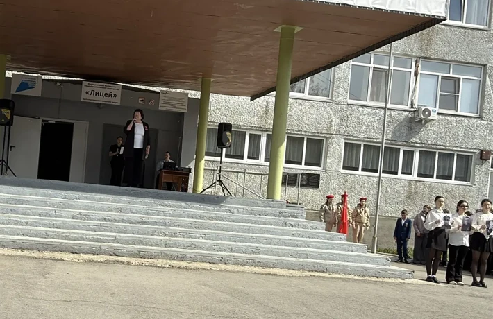 ТОРЖЕСТВЕННАЯ ЛИНЕЙКА ПАМЯТИ🎖   🇷🇺Накануне Дня Победы, в МБОУ "Лицей" прошла торжественная линейка, 