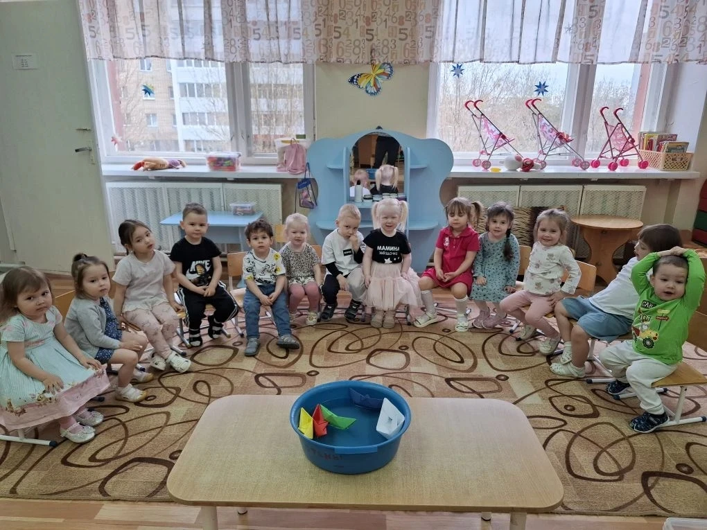 Сегодня малыши  10 группы детского сада N6  "Незабудка" отправились в веселое путешествие по волнам 
