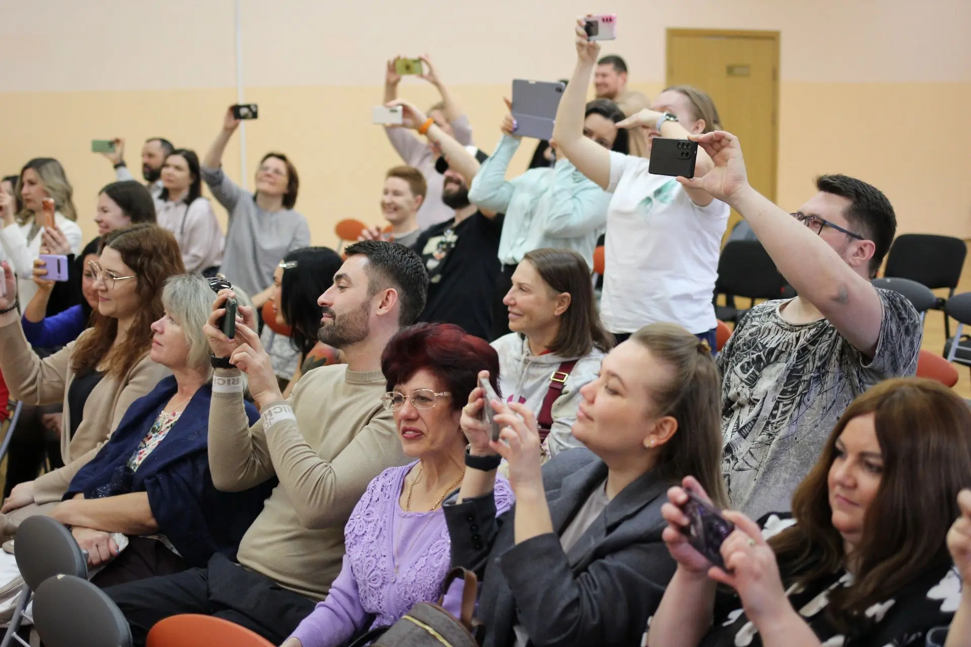 😍 В 1-А классе прошёл трогательный и радостный праздник — «Прощание с Азбукой». Ребята вместе с клас